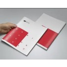Katalog szyty, do połączenia  stron używane są zszywki, A4, 56 stron