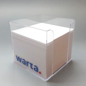 Pudełko z karteczkami wewnątrz z pełnokolorowym nadrukiem i dwa boki bez nadruku kolorowego.
